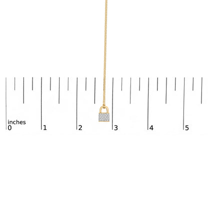 Halskette mit Anhänger in 14K Gelbgold und 1/6 Karat Diamanten, 18" lang.