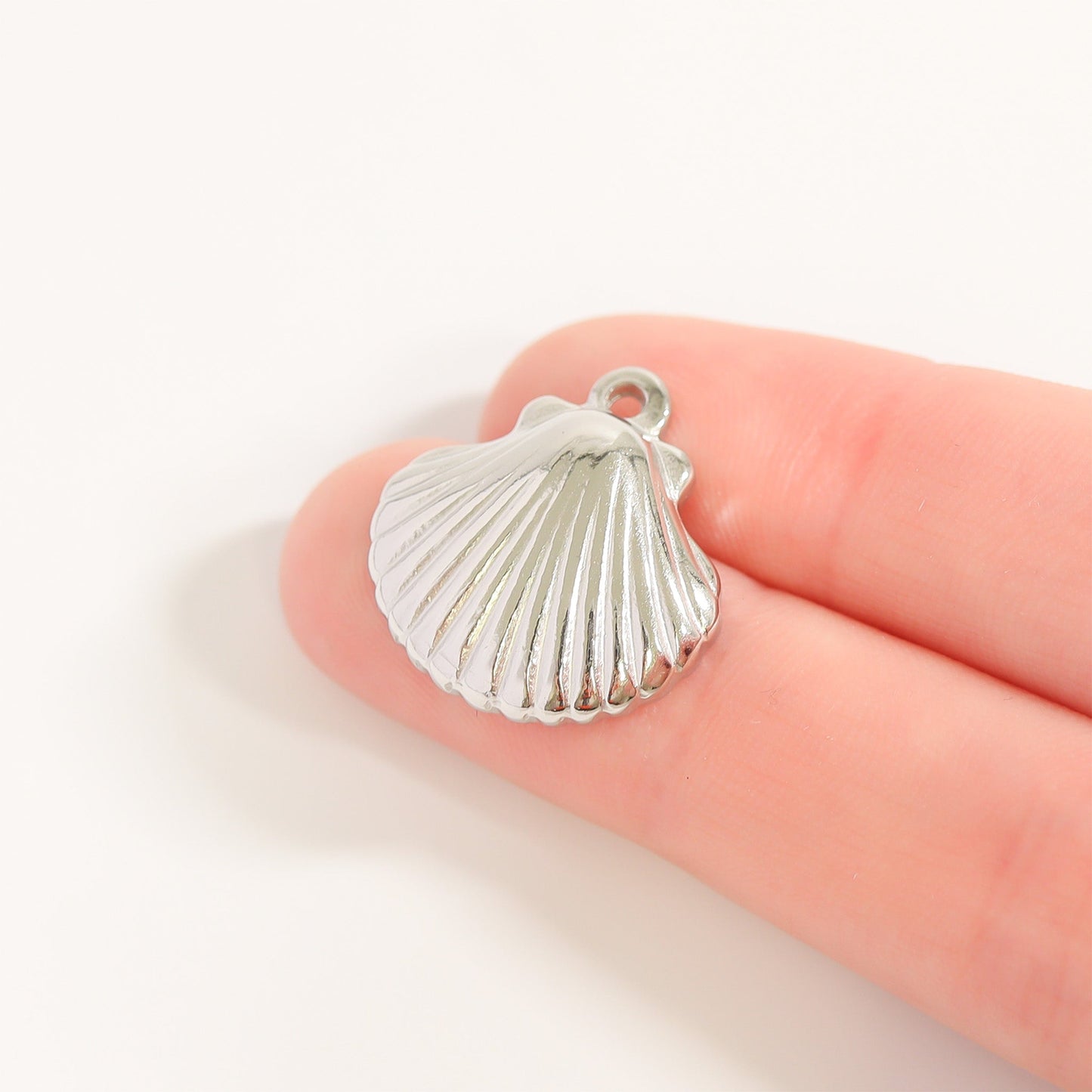 18K Gold PVD Stainless Steel Shell Charm / PDL0192