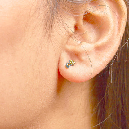 Ohrringe aus Sterlingsilber mit gelbem Diamant im Tropfendesign, 1/10 Karat Gesamtgewicht.