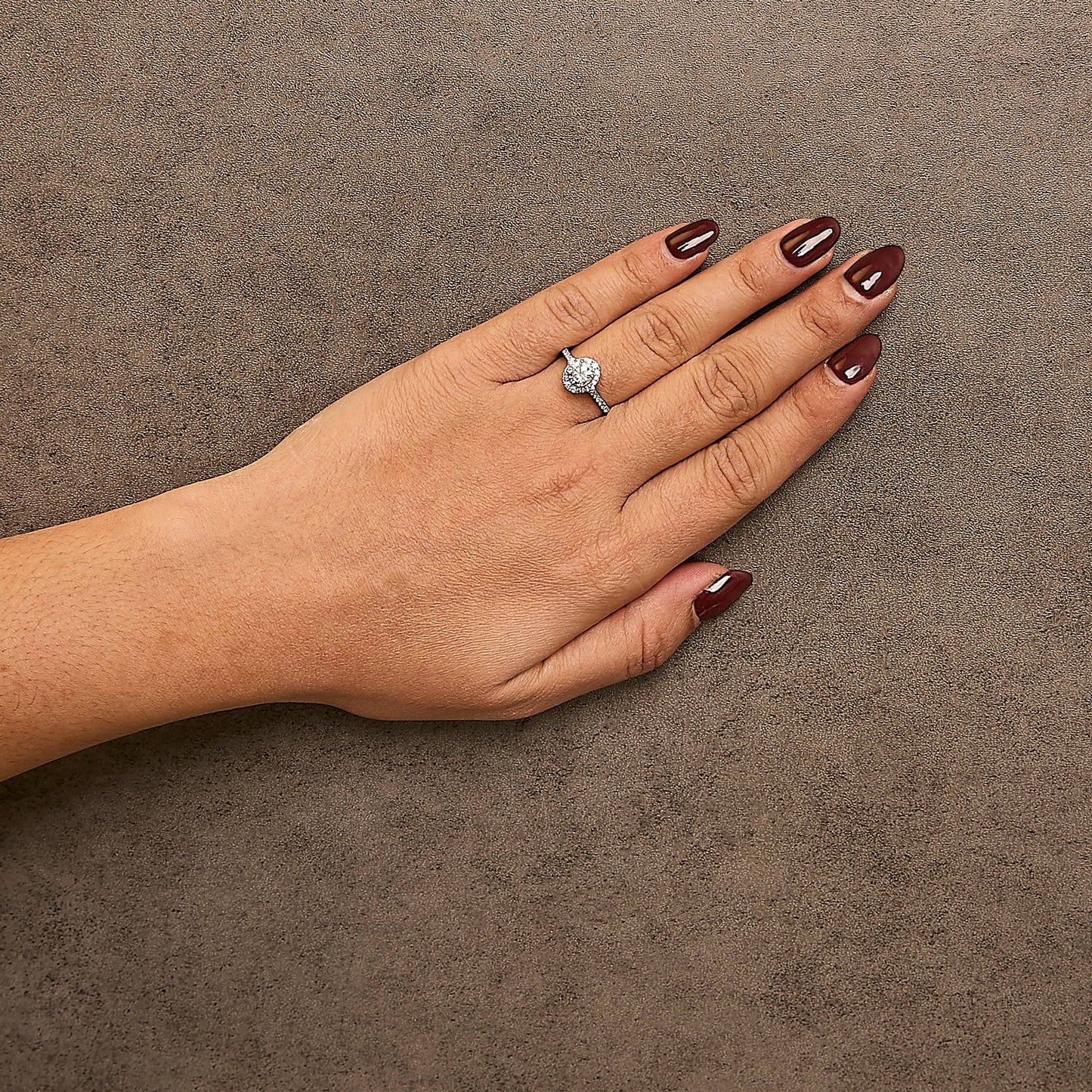 Verlobungsring mit 1,0 Karat im Labor gezüchteten Diamanten im Halo-Design aus 14K Gold