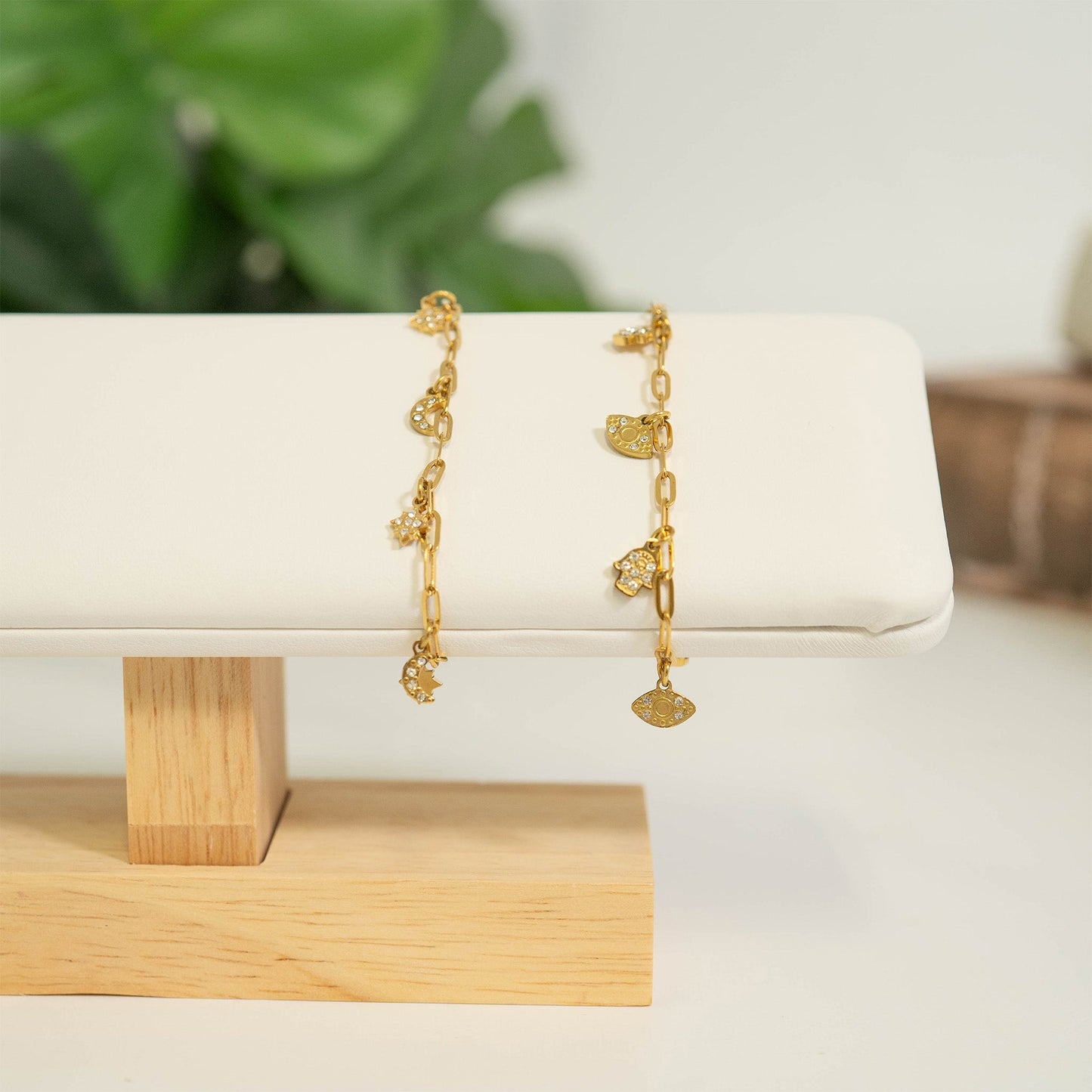 18K Gold PVD Stainless Steel Moon & Star Charm Bracelet / BRJ1009