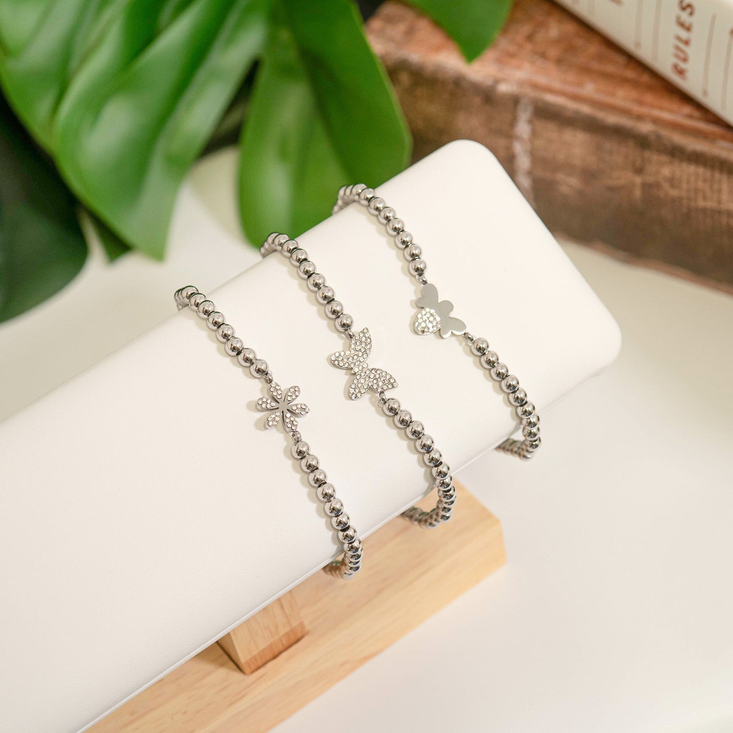 18K Gold PVD Stainless Steel Stone Flower Metal Beaded Stretch Bracelet / BRJ1020