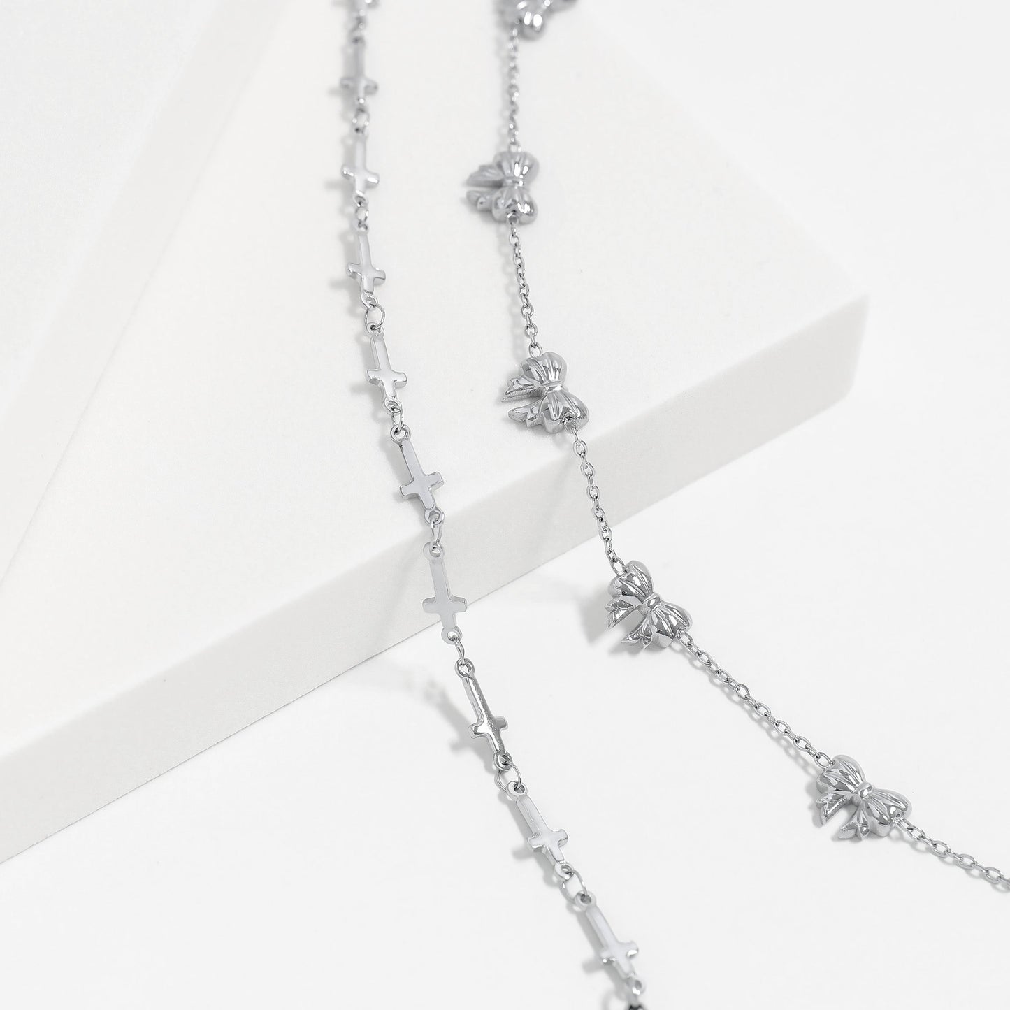 18K Gold PVD Stainless Steel Bow Station Bracelet / BRJ1069