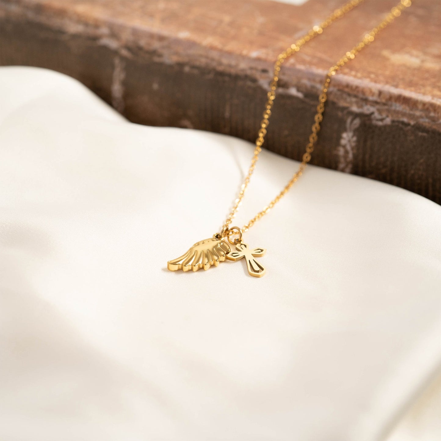 18K Gold PVD Stainless Steel Pointed Cross Charm / PDL0047