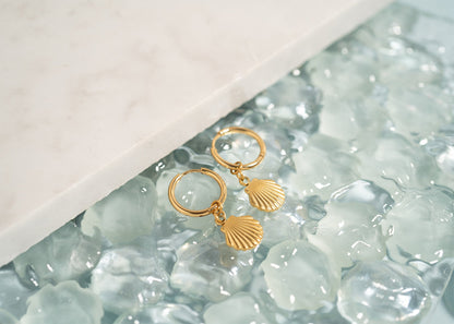 18K Gold Stainless Steel Shell Pendant Huggie Earrings / ERJ0072