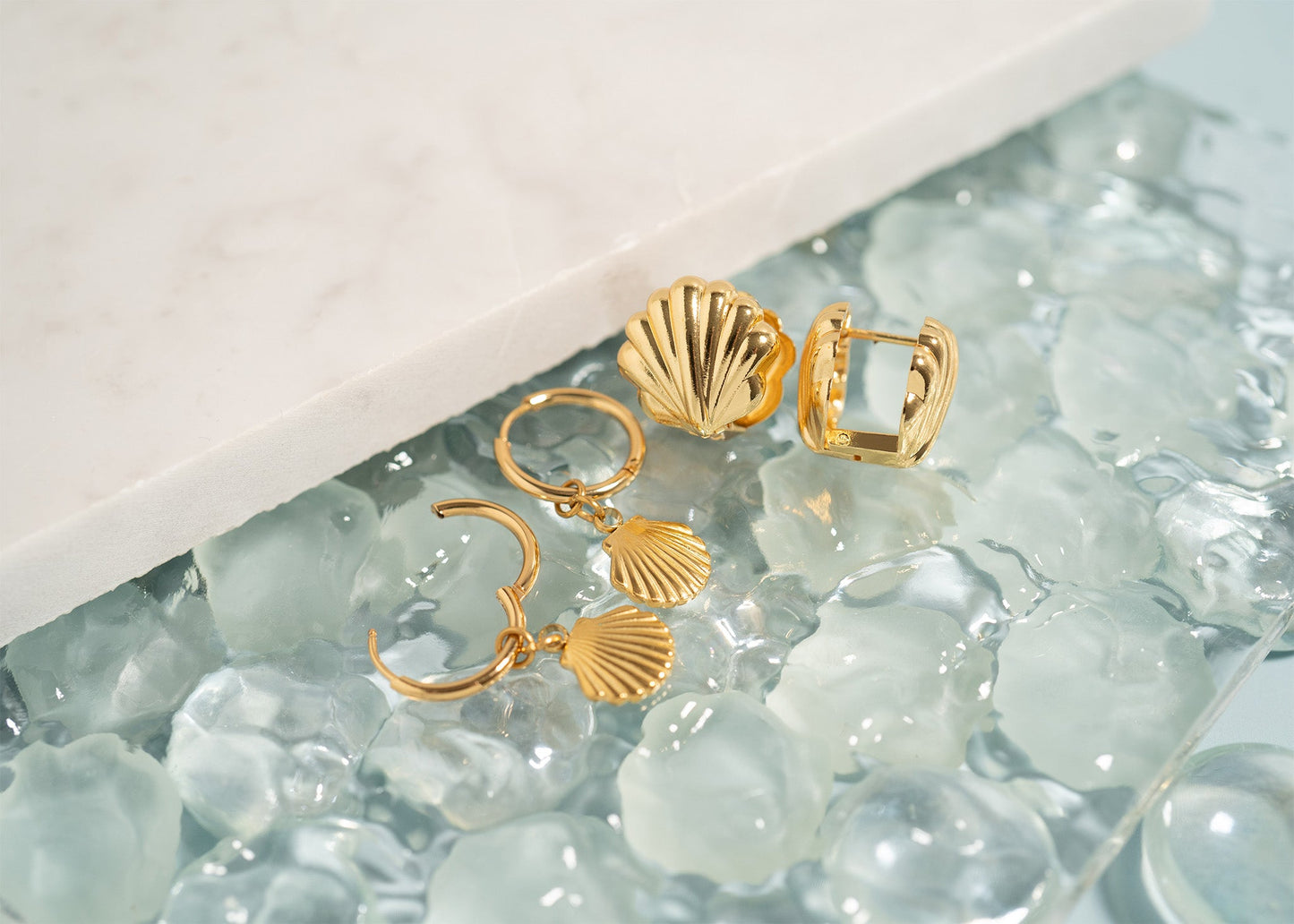 18K Gold Stainless Steel Shell Pendant Huggie Earrings / ERJ0072