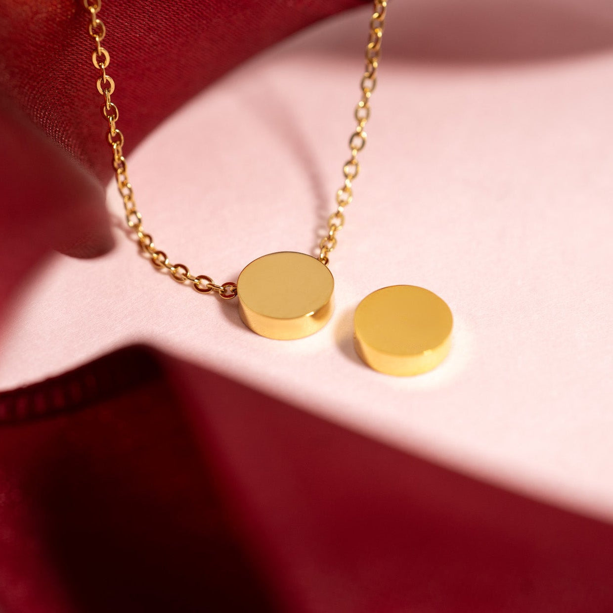 18K Gold PVD Stainless Steel Mini Circle Necklace / SBB0344