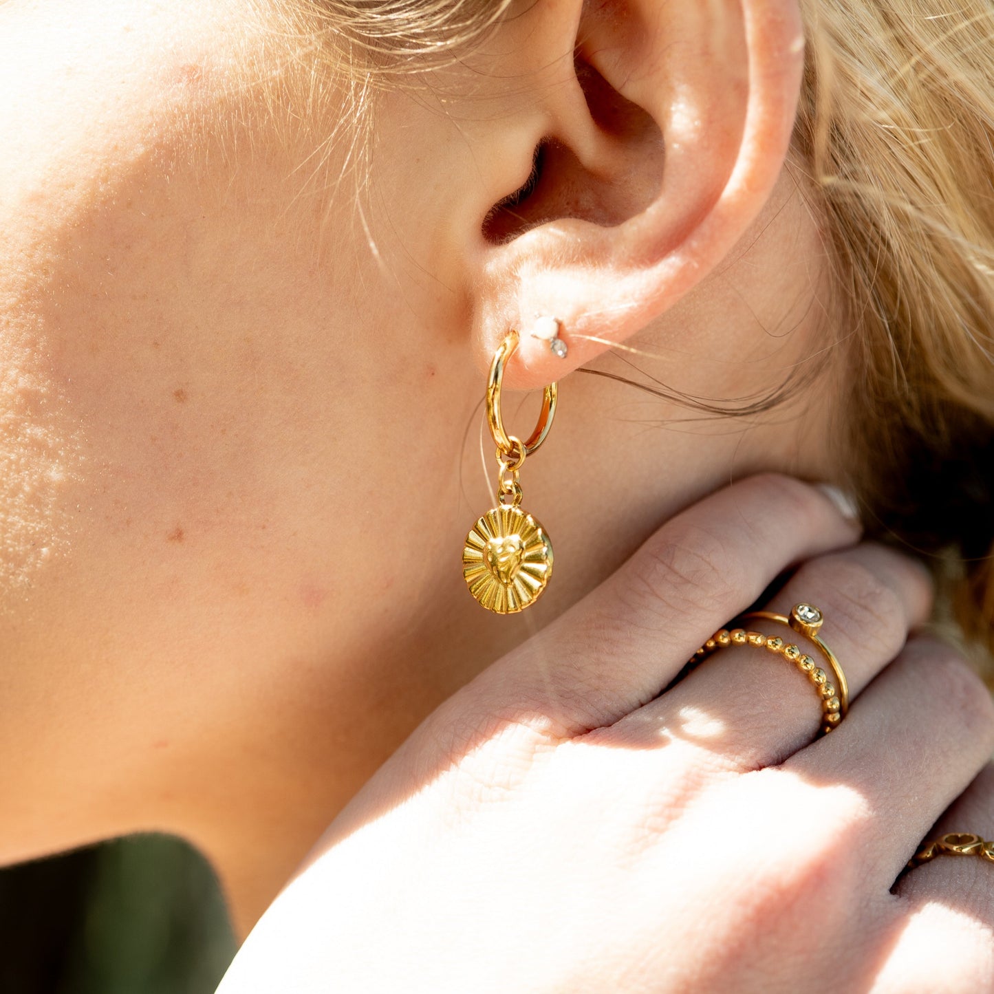 18K Gold PVD Sunburst Heart Huggie Earring / ERJ0083