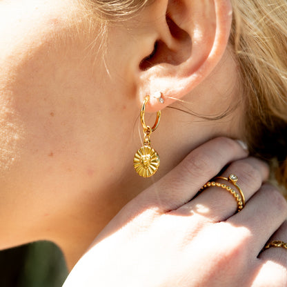 18K Gold PVD Sunburst Heart Huggie Earring / ERJ0083