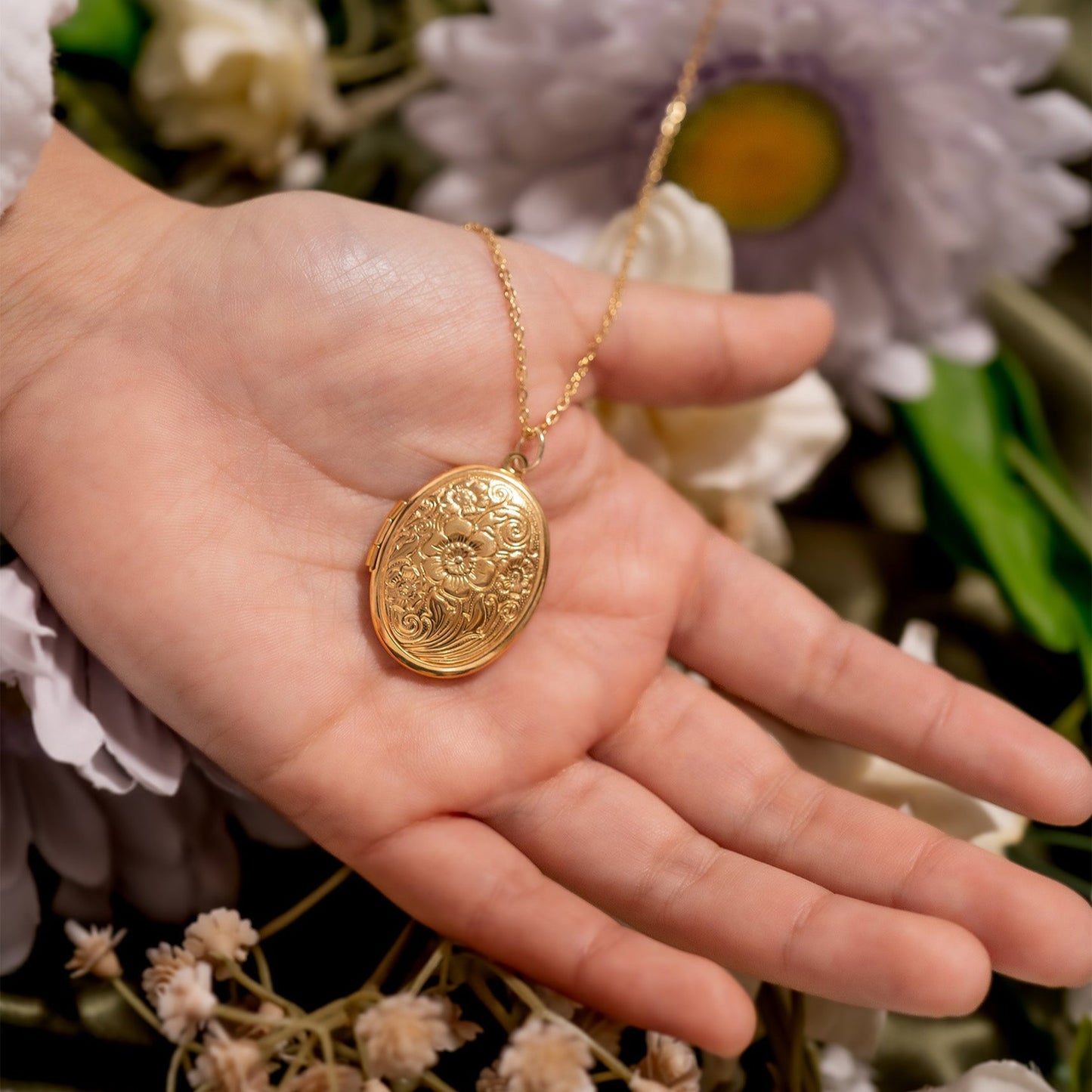 18K Gold PVD Stainless Steel Textured Oval Locket / PDL0245