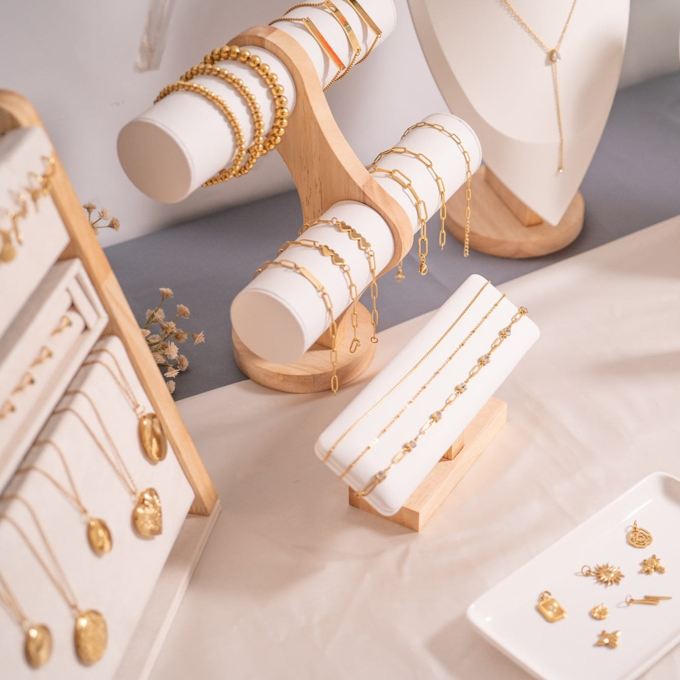 18K Gold PVD Coated Stainless Steel Metal Beaded Stretch Bracelet / SBB0342