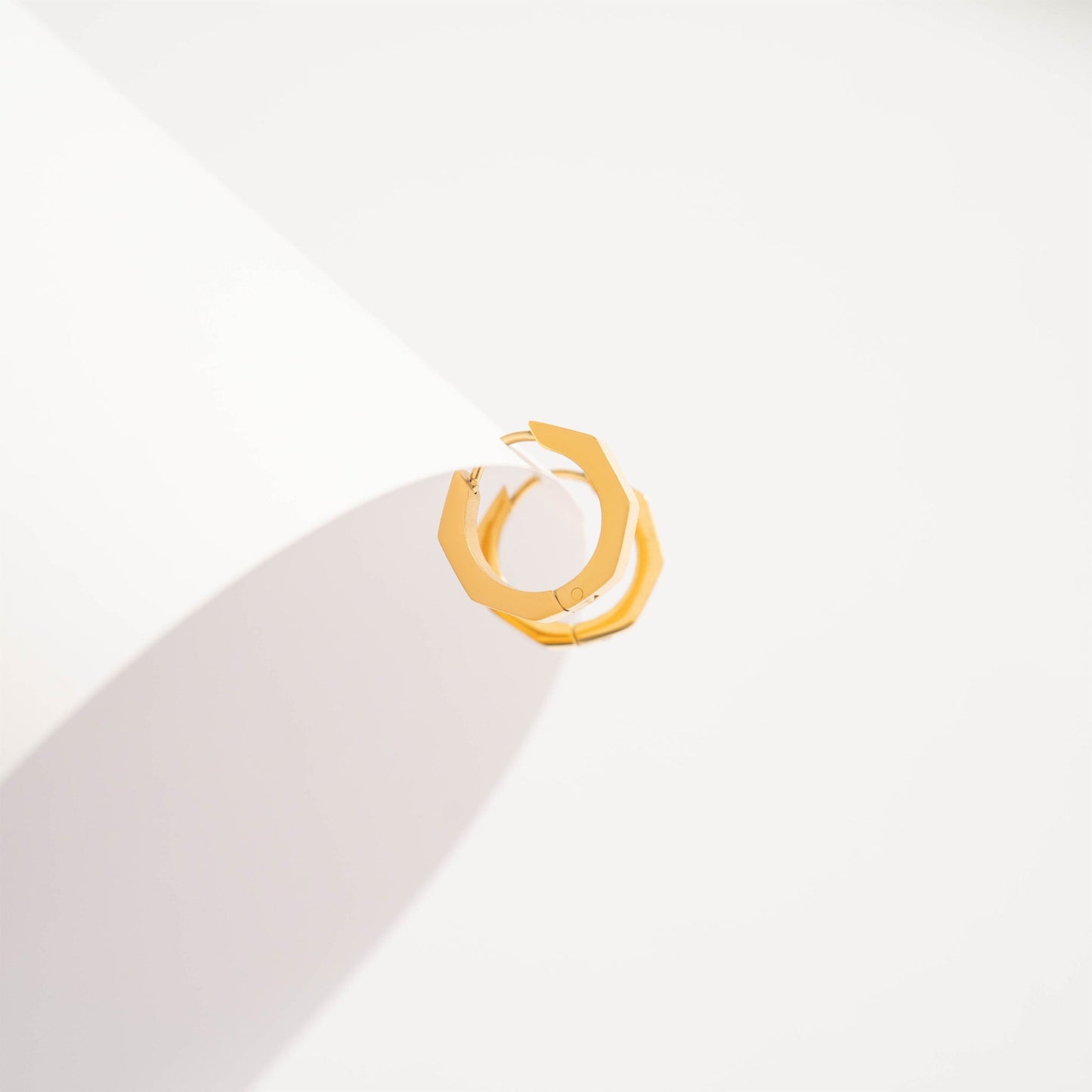 18K Gold PVD Stainless Steel Geometric Huggie Hoop Earrings / ERJ0008