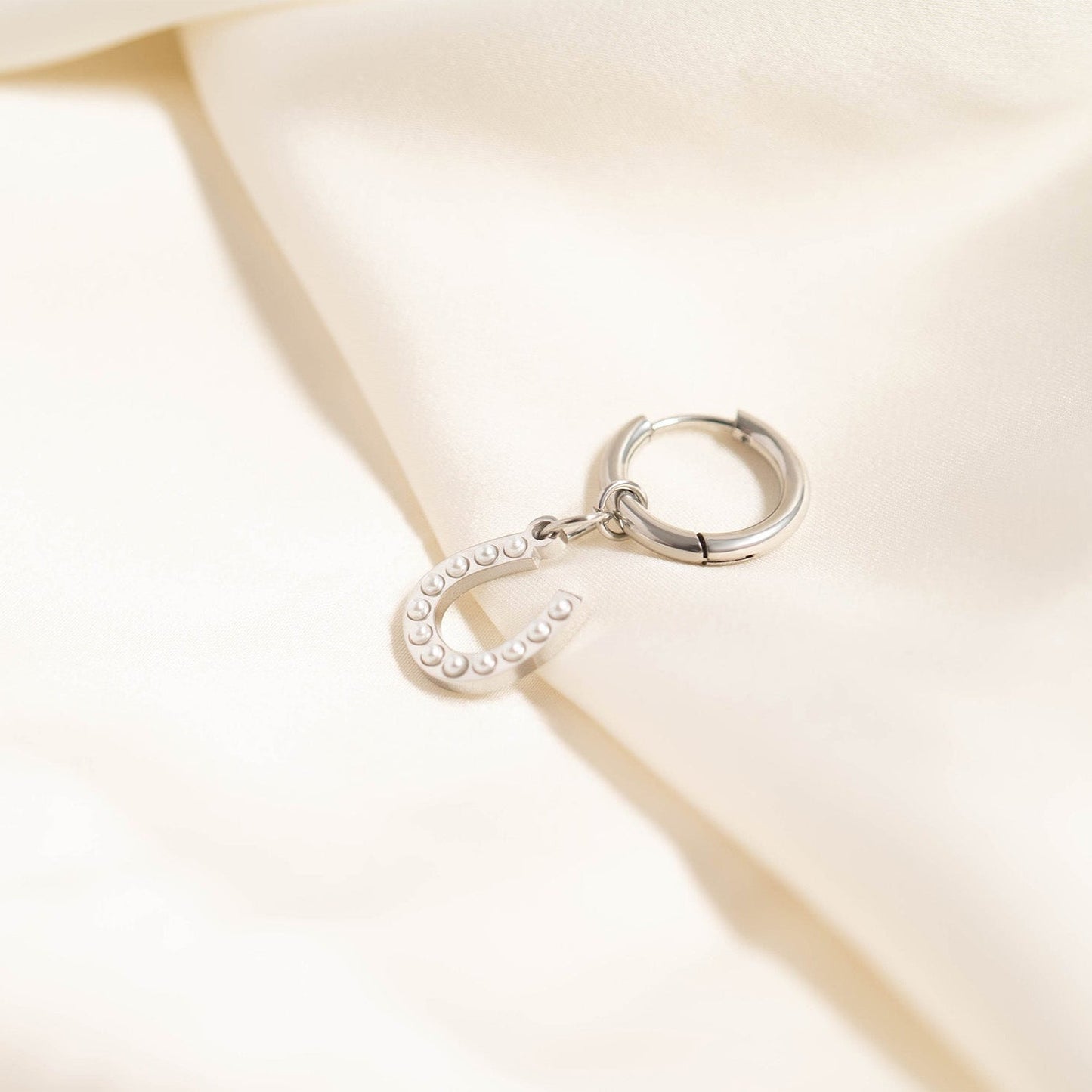 18K Gold PVD Stainless Steel Pearl Horseshoe Charm / PDL0251