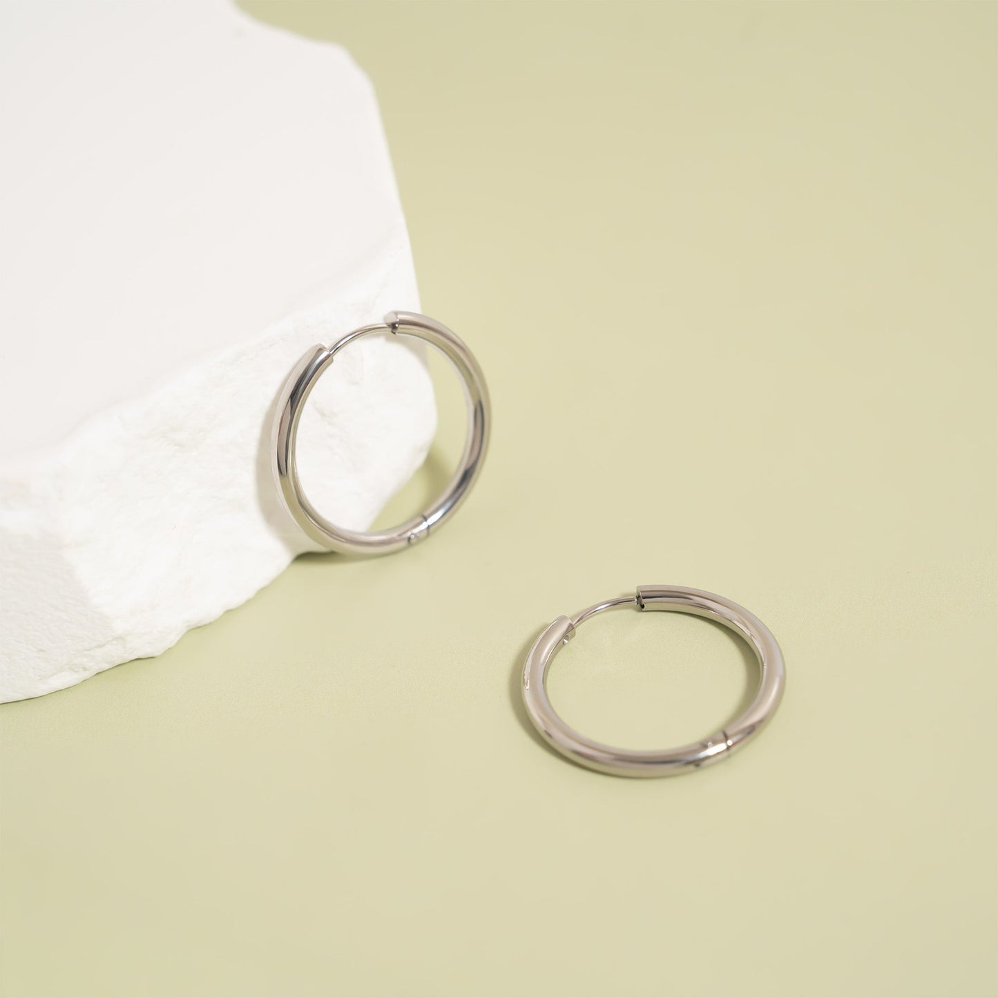 18K Gold PVD Stainless Steel Circle Huggie Hoop Earrings / ERJ0023