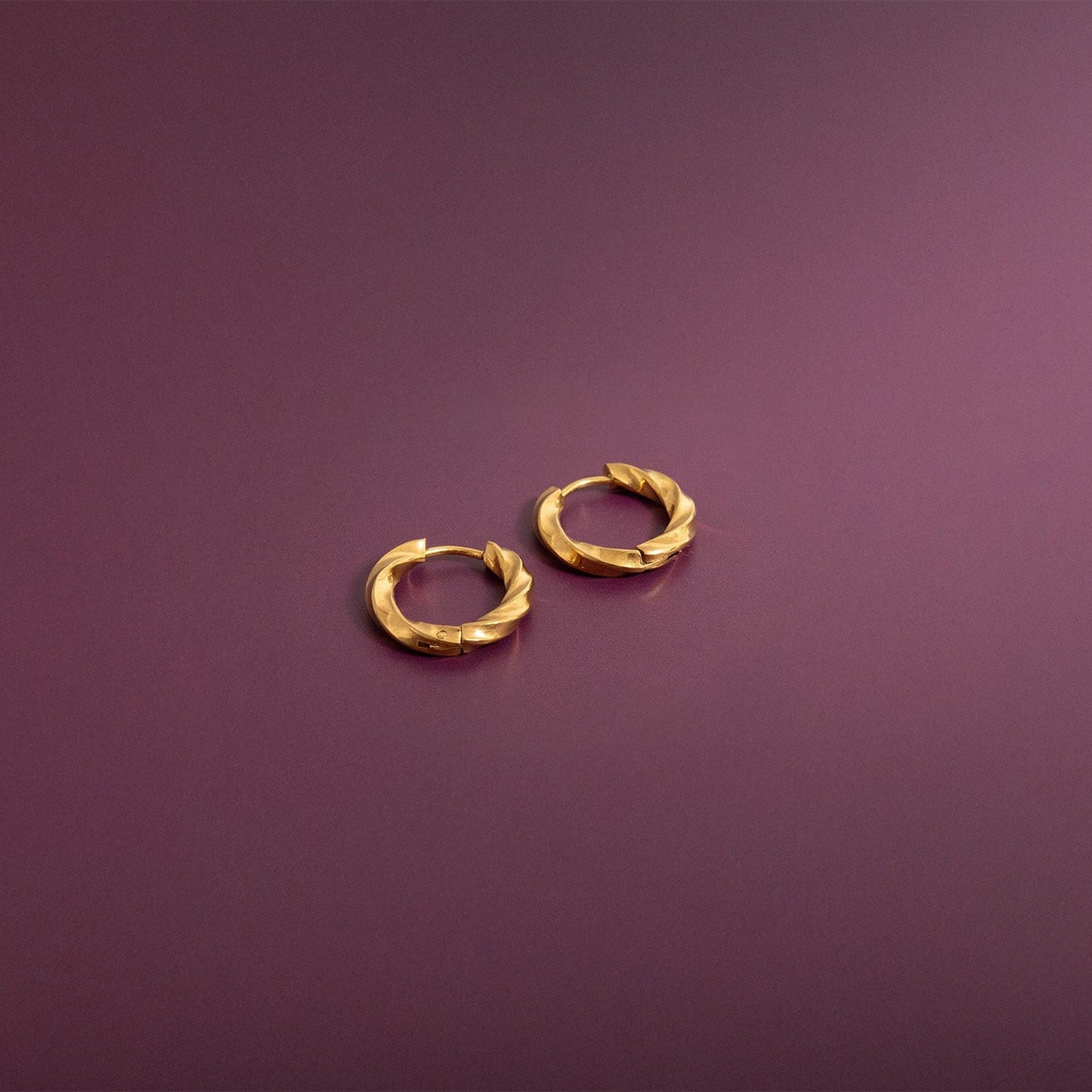 18K Gold PVD Stainless Steel Textured Twisted Huggie Hoop Earrings / ERJ0026