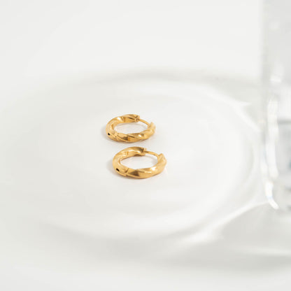 18K Gold PVD Stainless Steel Textured Twisted Huggie Hoop Earrings / ERJ0026