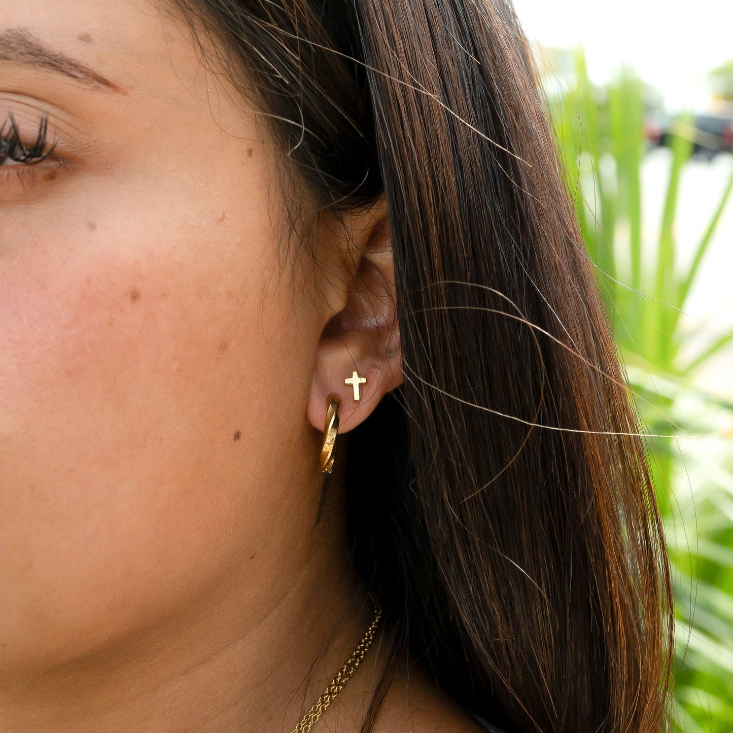 18K Gold PVD Stainless Steel Textured Twisted Huggie Hoop Earrings / ERJ0026