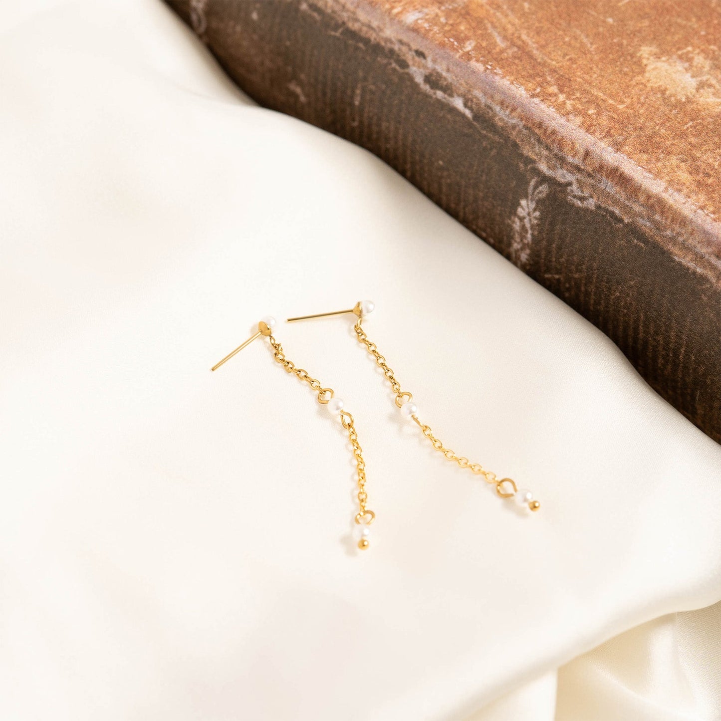 18K Gold PVD Stainless Steel Pearl Dangle Earrings / ERJ0063