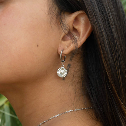 18K Gold PVD Sunburst Heart Huggie Earring / ERJ0083