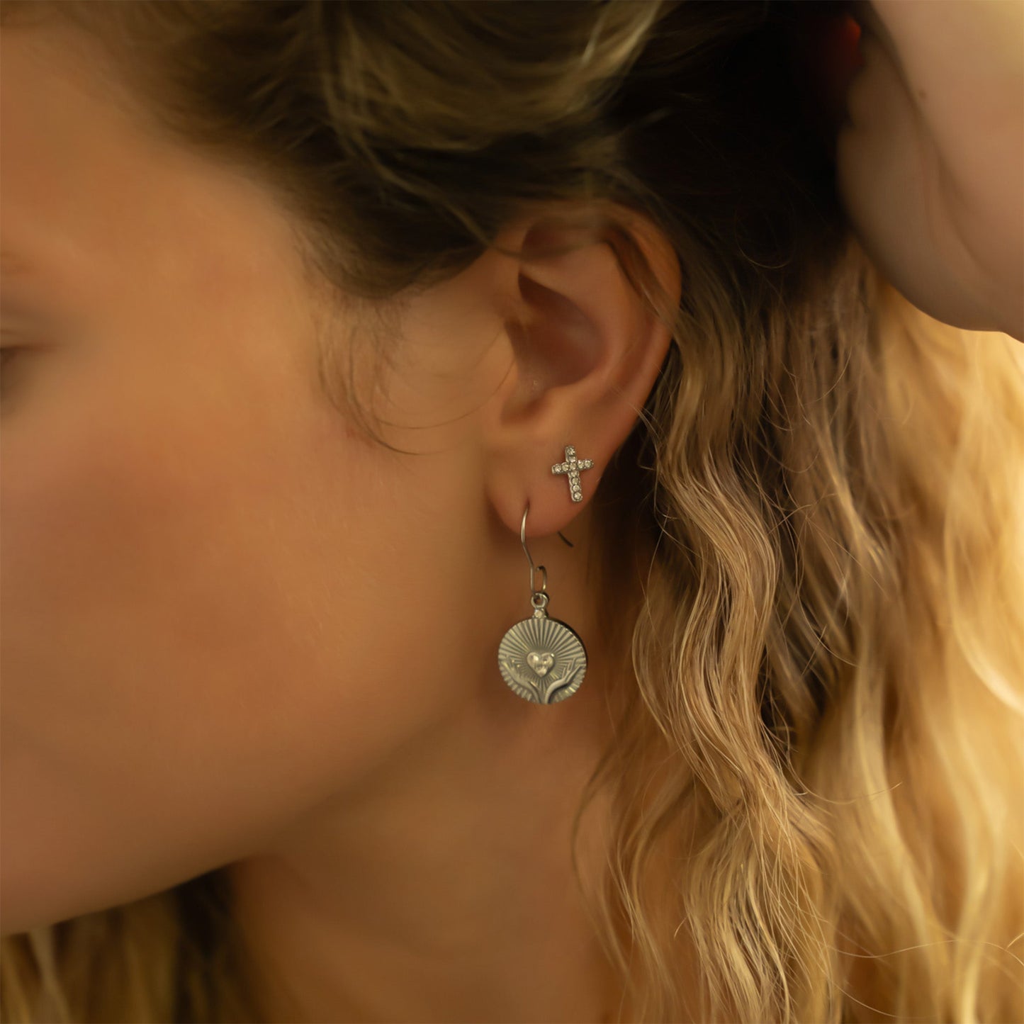 18K Gold PVD Stainless Steel Open Hands Pendant / PDL0296