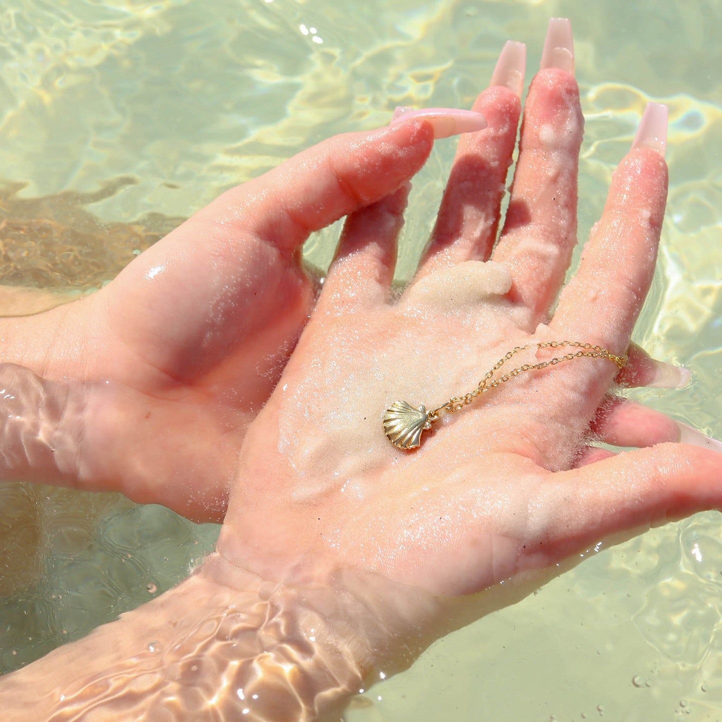 18K Gold PVD Stainless Steel Clam Shell Charm / PDL0097