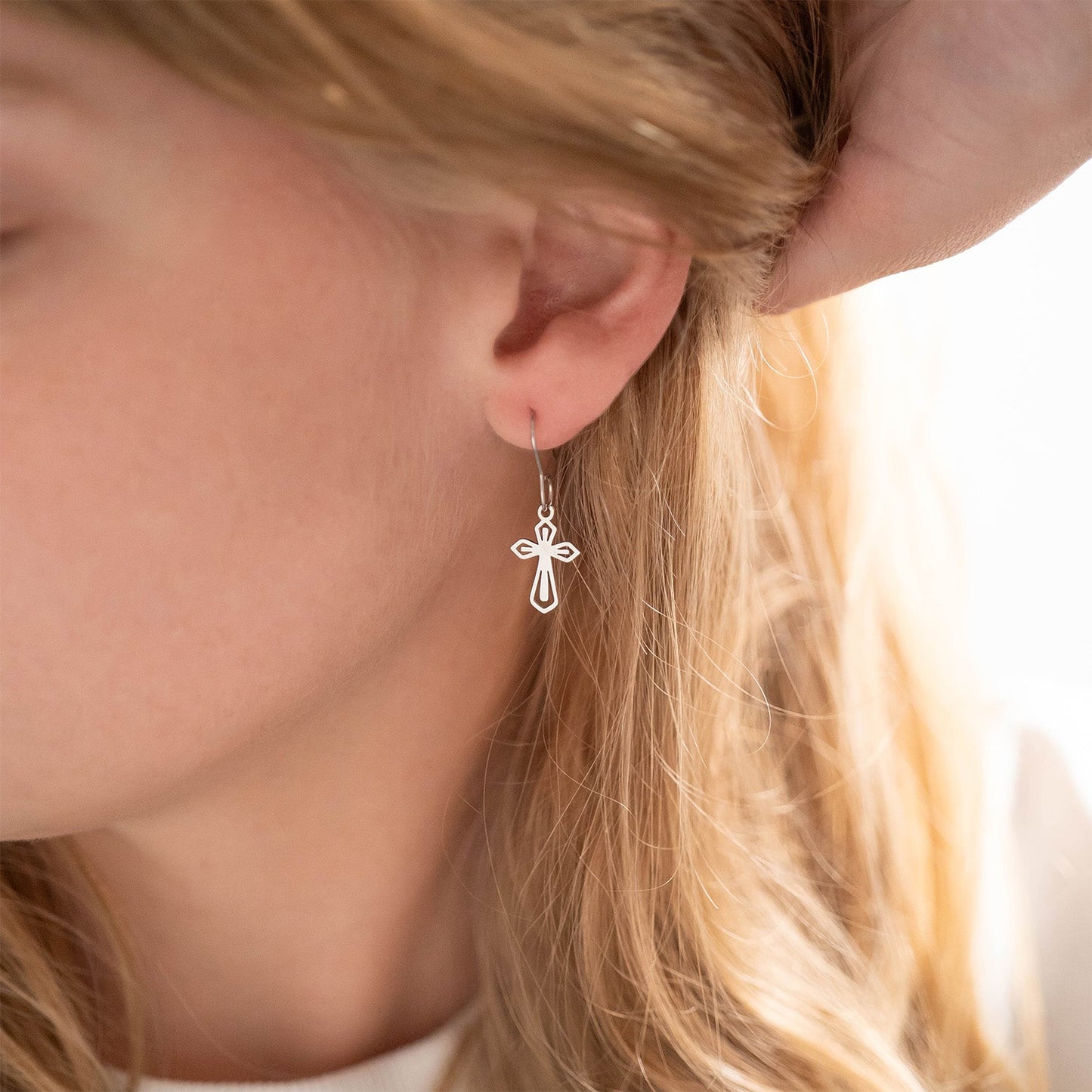 18K Gold PVD Stainless Steel Pointed Cross Charm / PDL0047