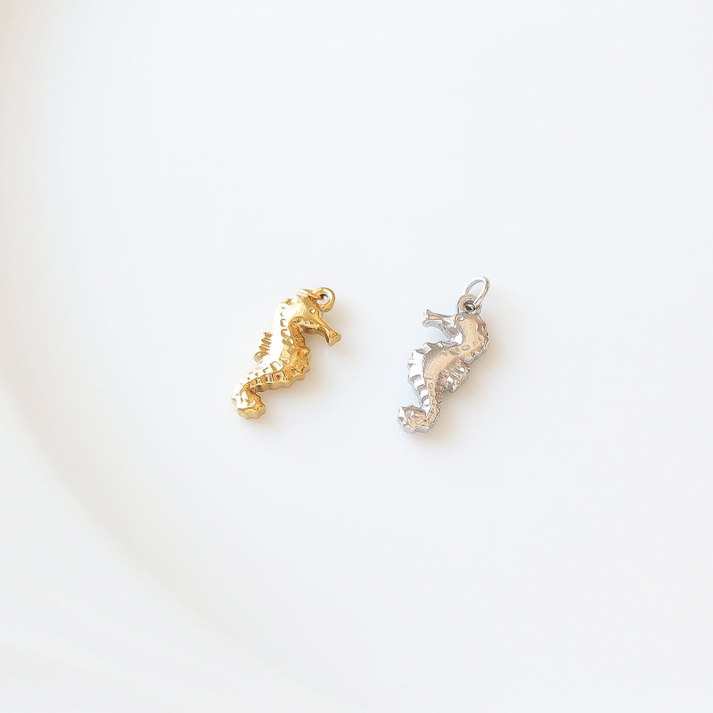 18K Gold PVD Stainless Steel Seahorse Charm / PDL0096