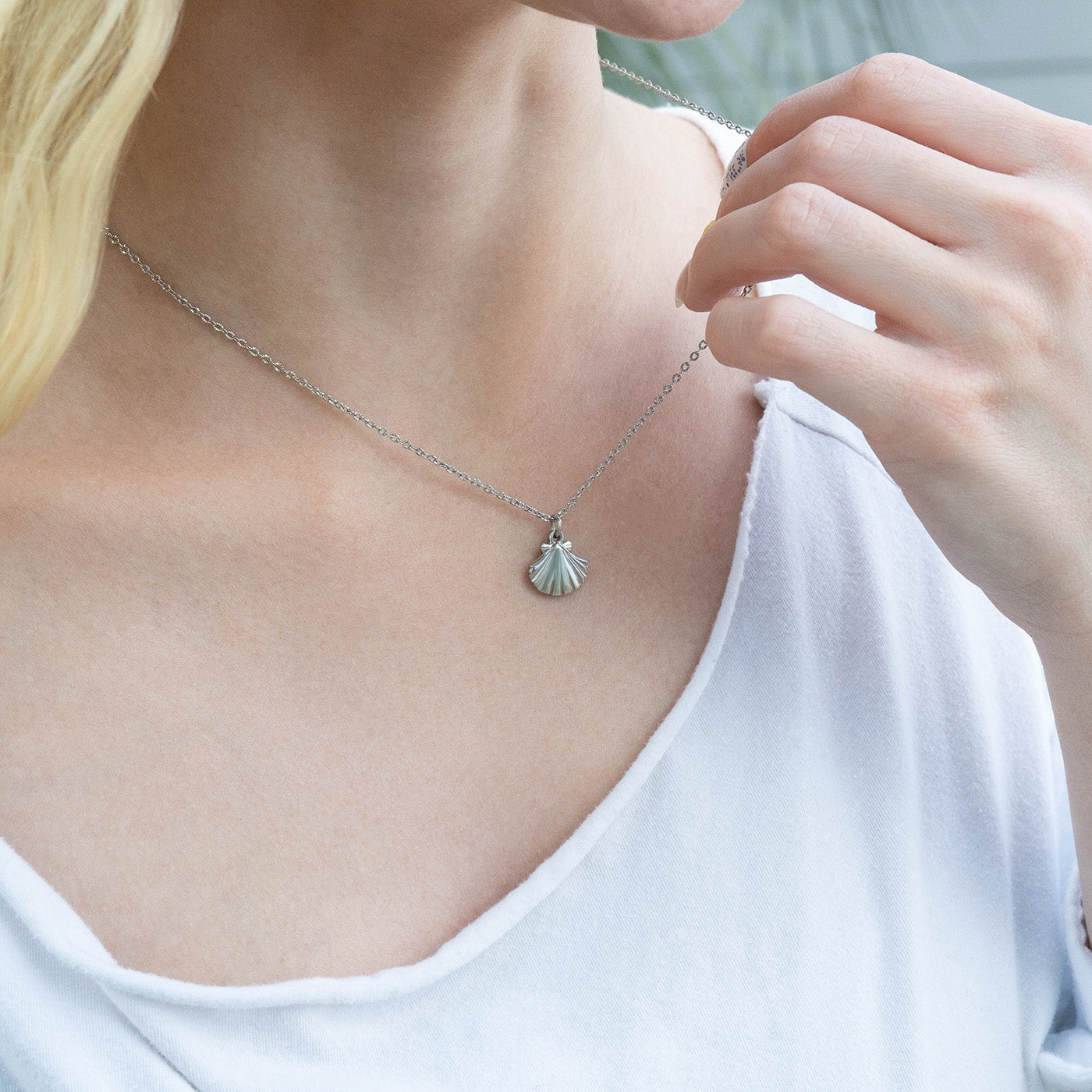 18K Gold PVD Stainless Steel Clam Shell Charm / PDL0097