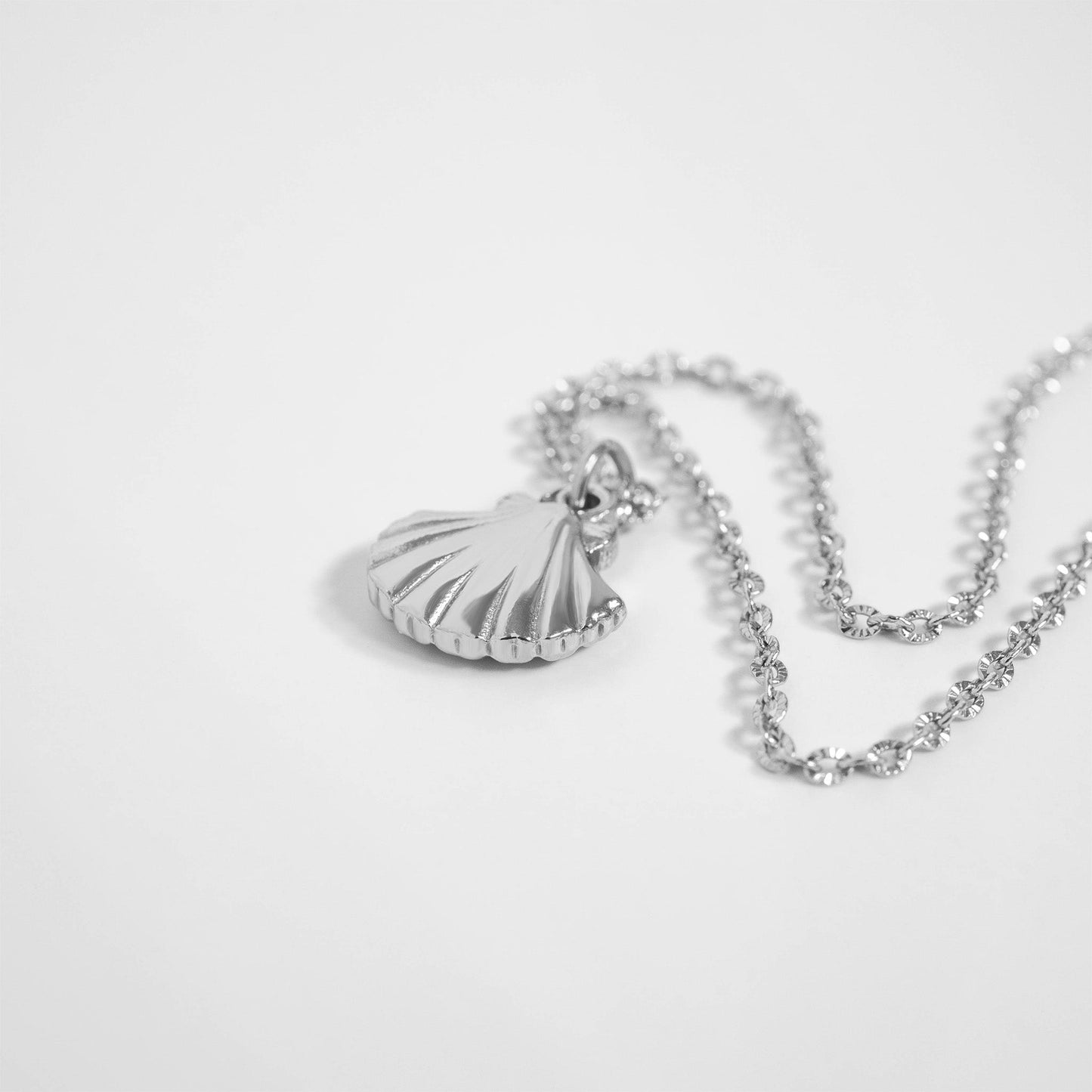 18K Gold PVD Stainless Steel Clam Shell Charm / PDL0097