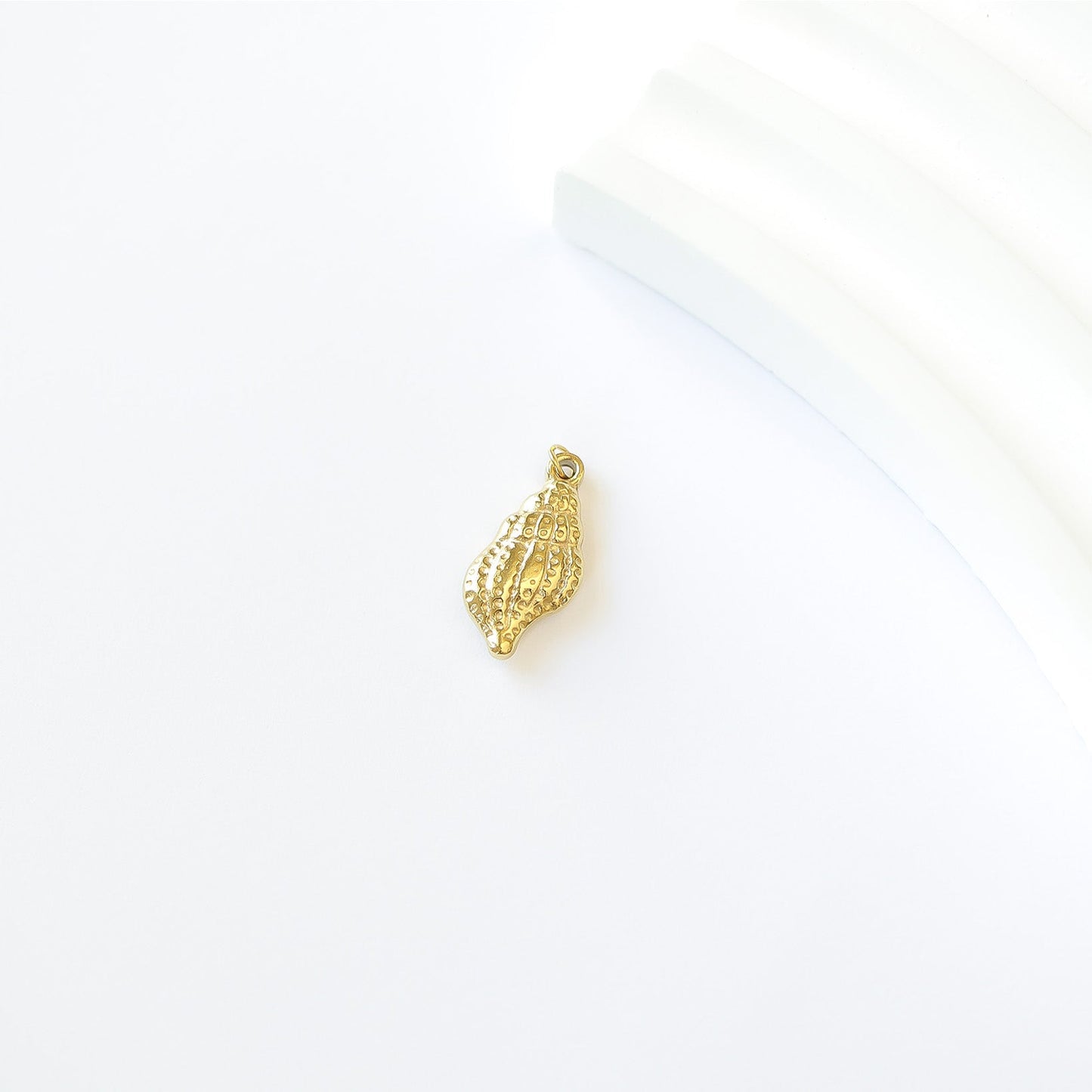 18K Gold PVD Stainless Steel Conch Seashell Charm / PDL0098