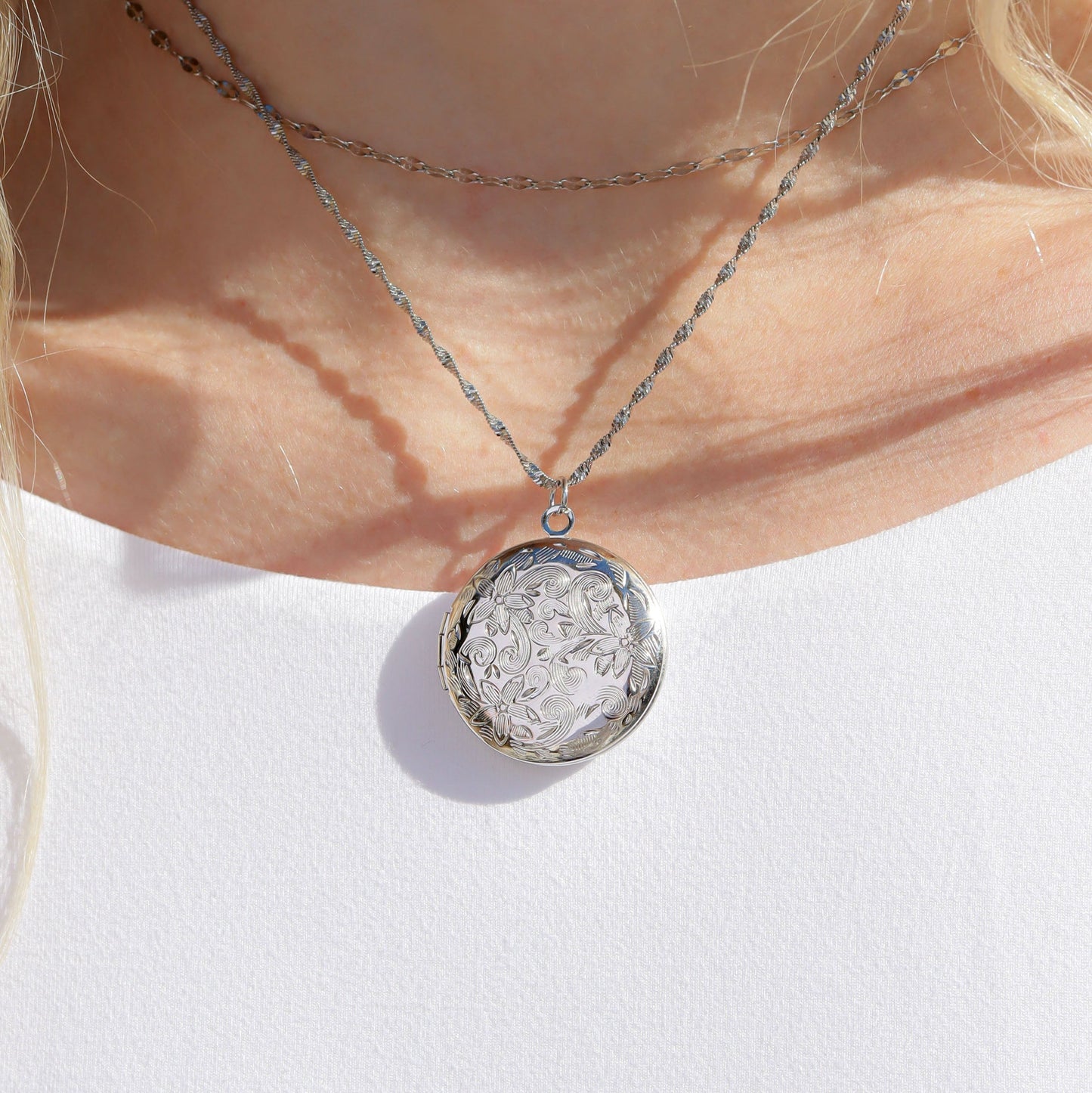 18K Gold PVD Stainless Steel Round Floral textured Locket / PDL0240