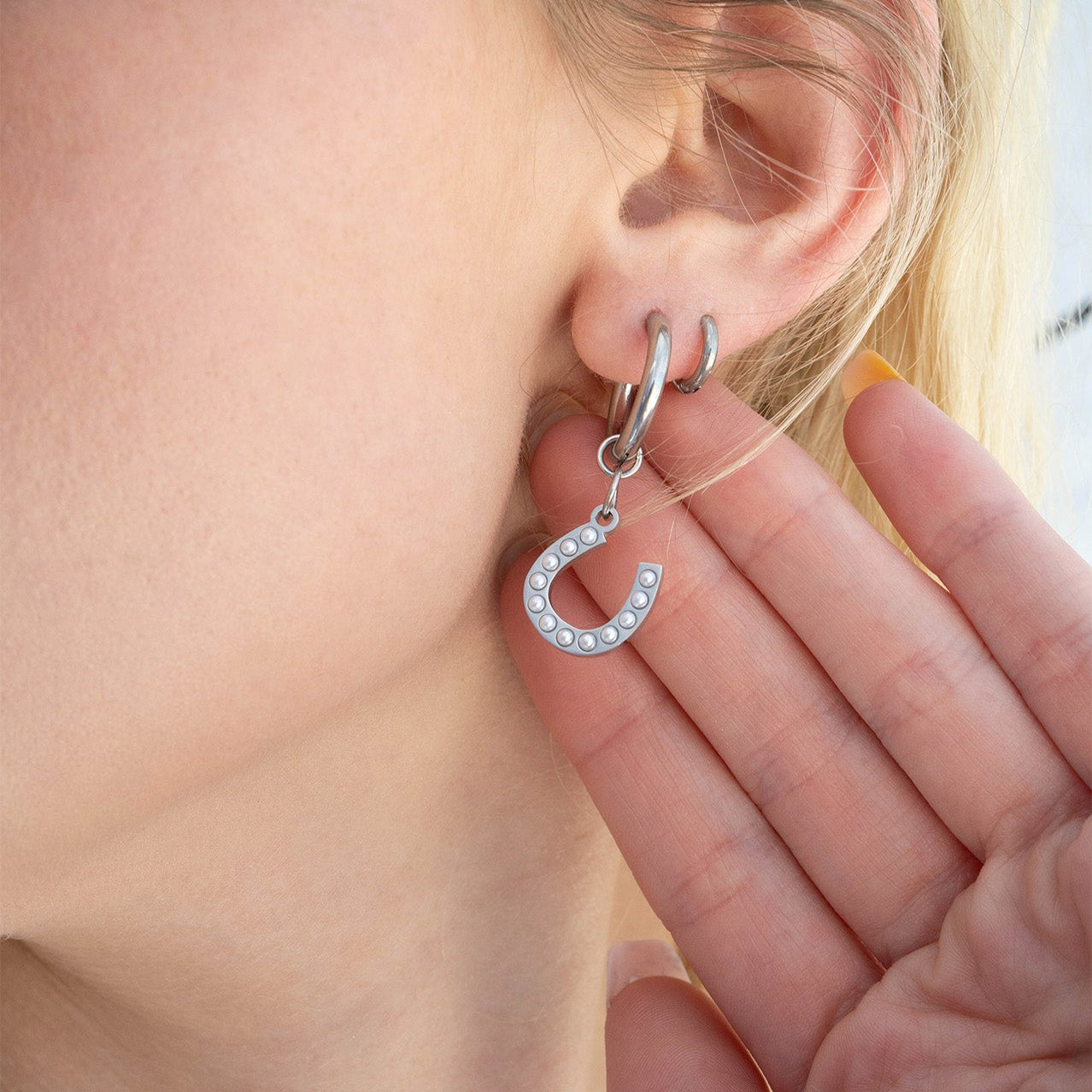 18K Gold PVD Stainless Steel Pearl Horseshoe Charm / PDL0251