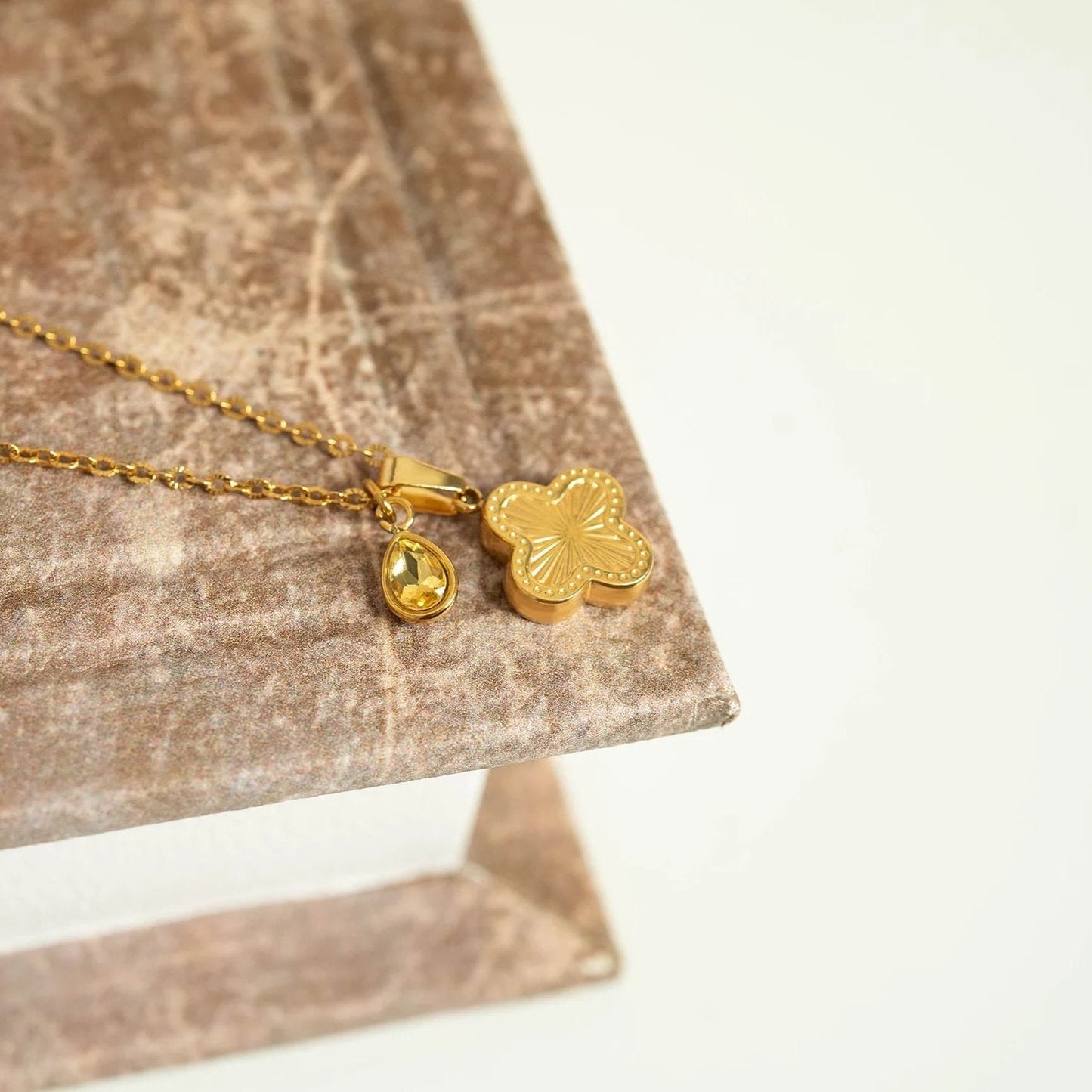 18K Gold PVD Stainless Steel Lucky Clover Charm Sunburst / PDL0270