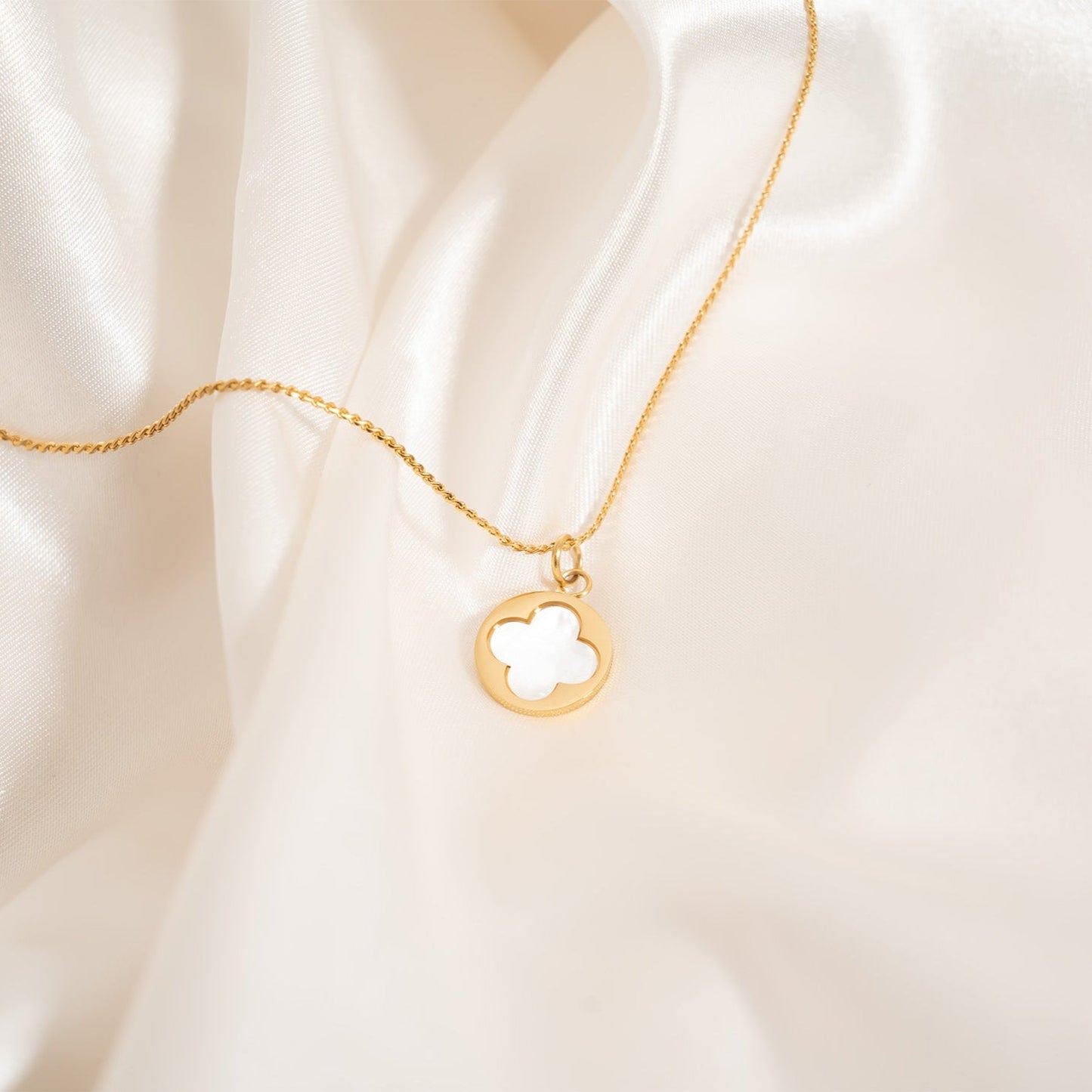 18K Gold PVD Stainless Pearl Floral Charm / PDL0286