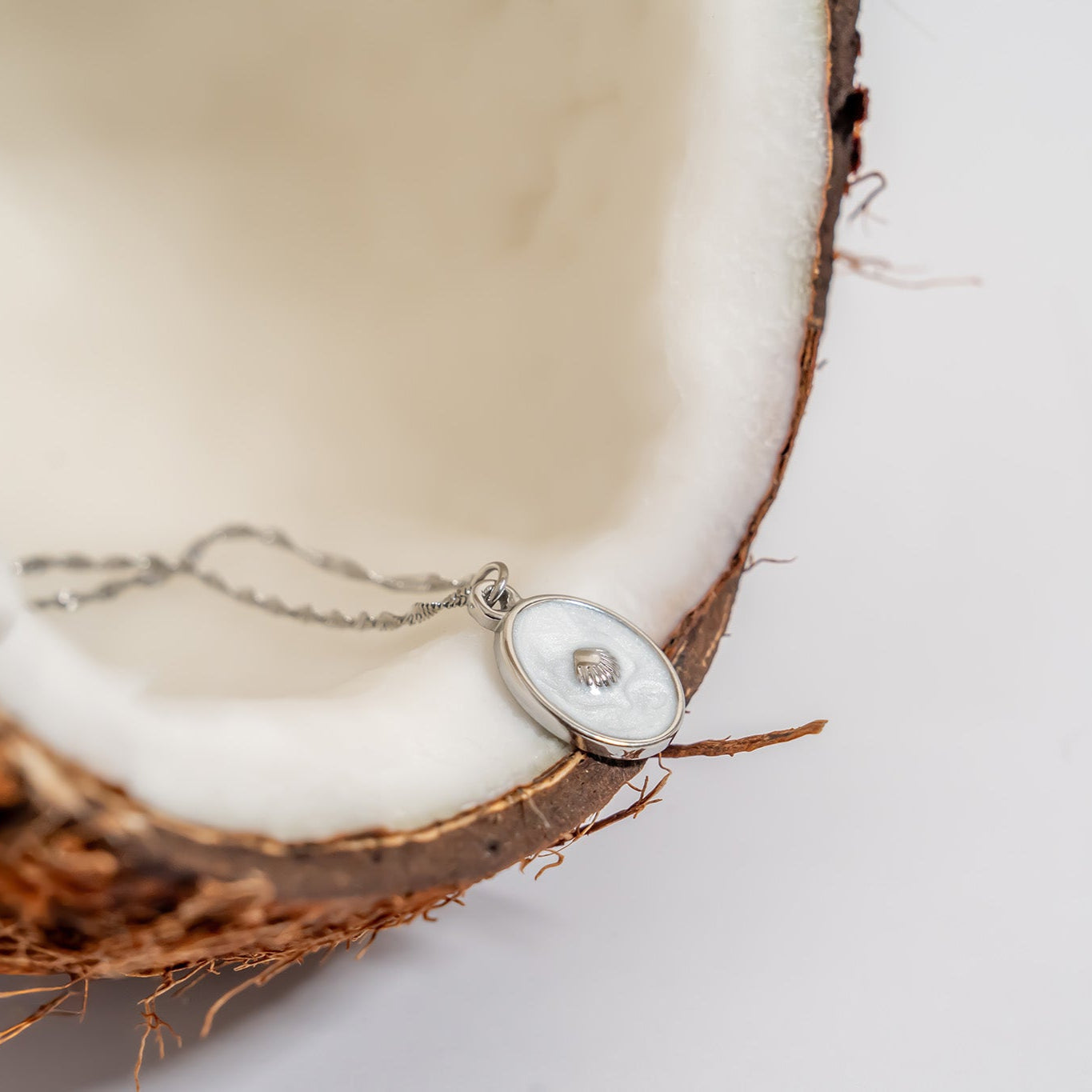 18K Gold PVD Stainless Steel White Enamel Charm with Shell / PDL0298