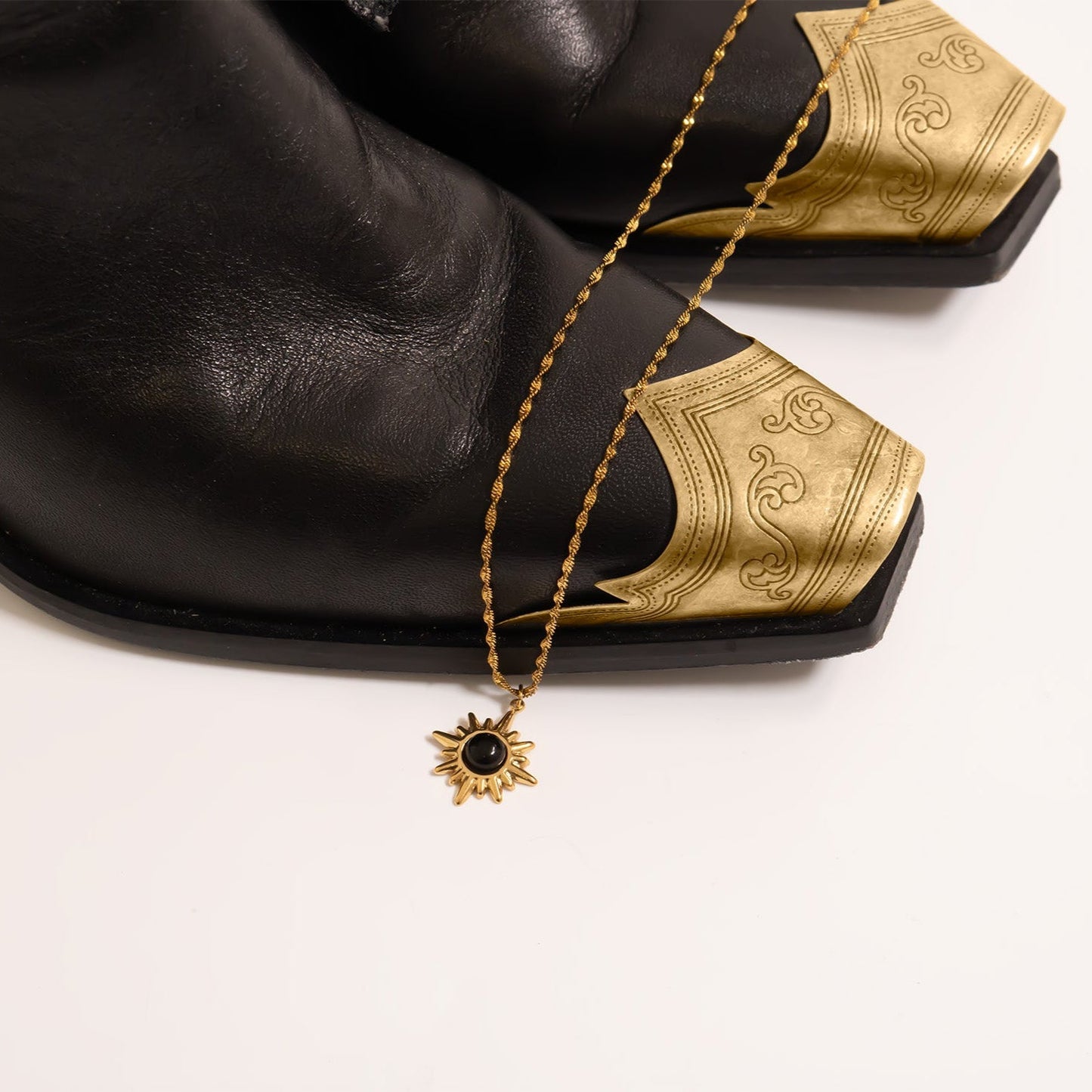 18K Gold PVD Stainless Steel Black Stone Pendant / PDL0307