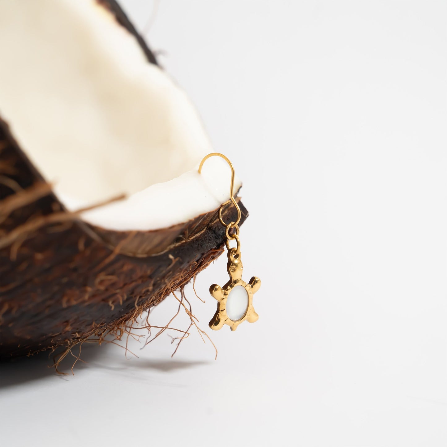 18K Gold PVD Stainless Steel Mother Of Pearl Turtle Charm / PDL0344