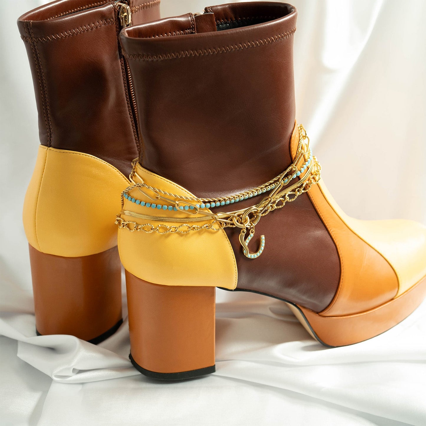 18K Gold PVD Stainless Steel Turquoise Stone Horseshoe Charm / PDL0228