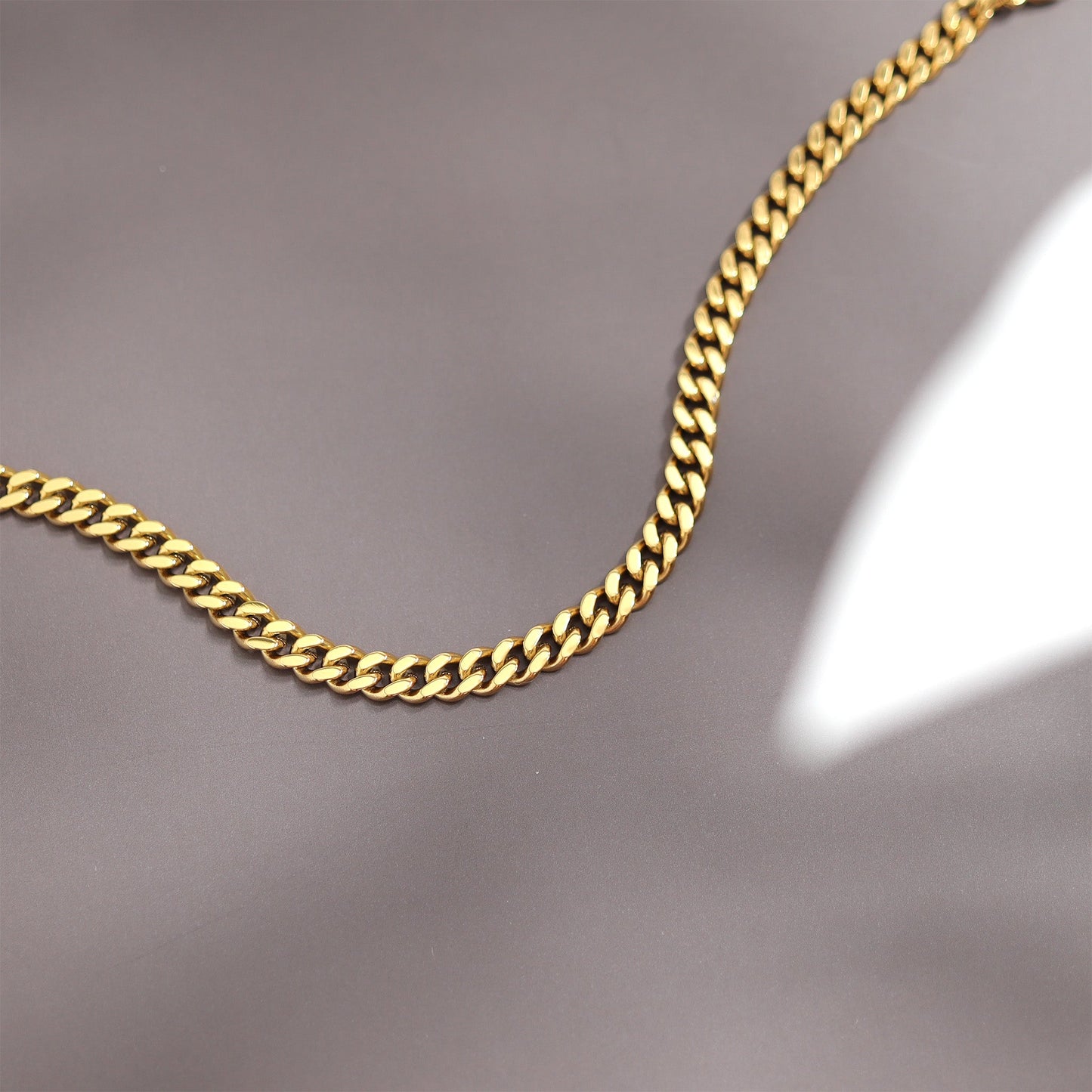 18K Gold PVD Stainless Steel Diamond Cut Curb Chain Bracelet / BRJ9098