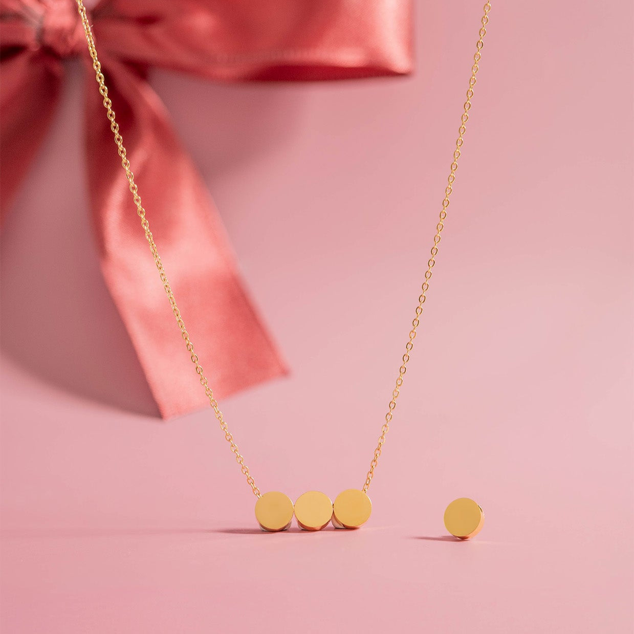 18K Gold PVD Stainless Steel Mini Circle Necklace / SBB0344