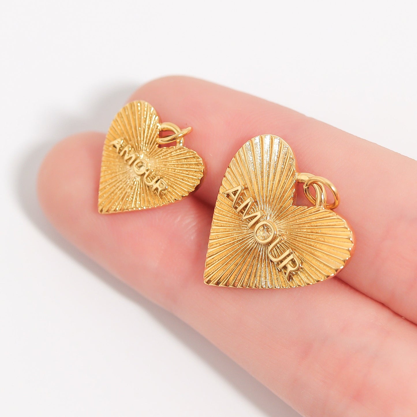 18K Gold PVD Stainless Steel Sunburst Heart Amour Charm / PDL0232