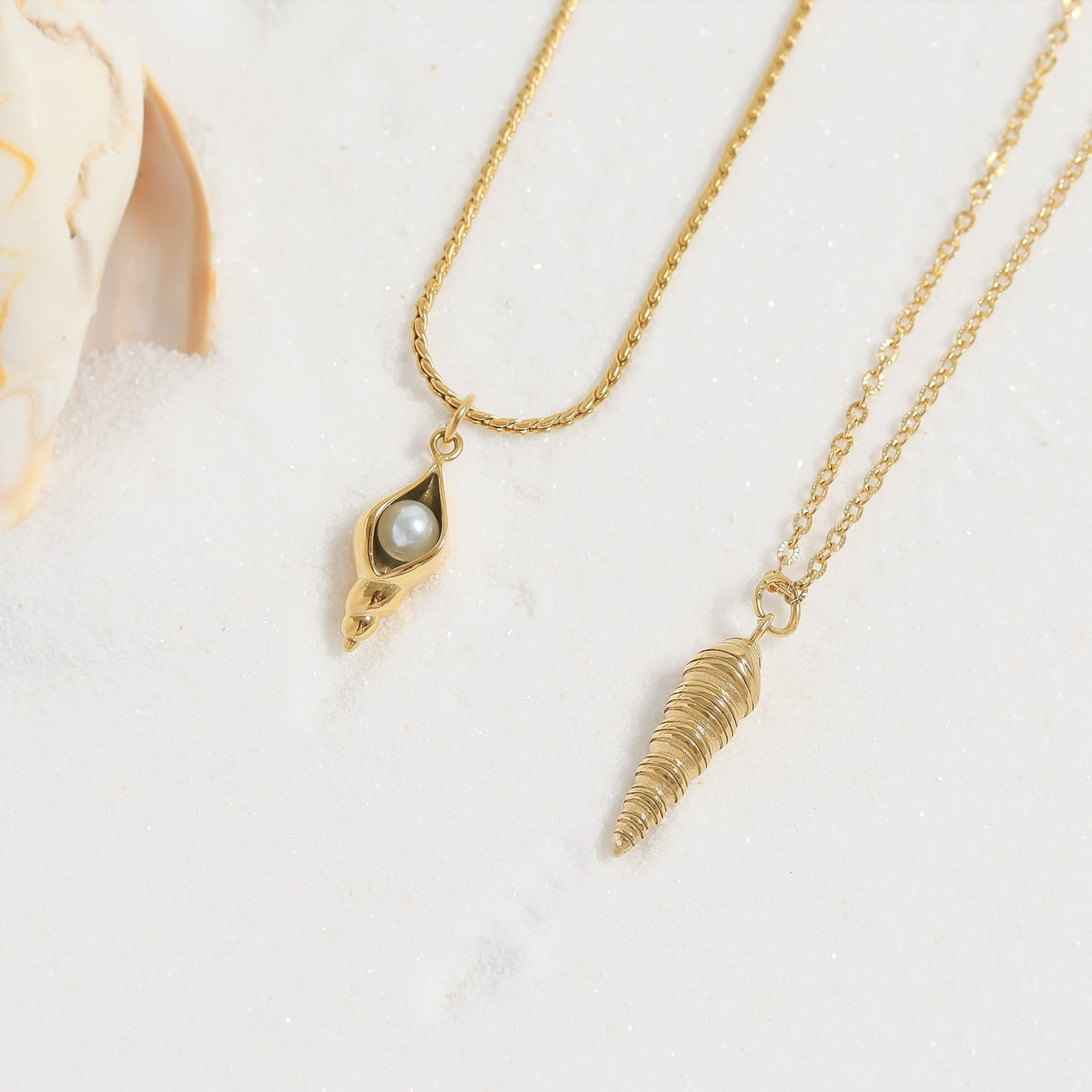 18K Gold PVD Stainless Steel Conch Shell with Pearl Charm / PDL0193