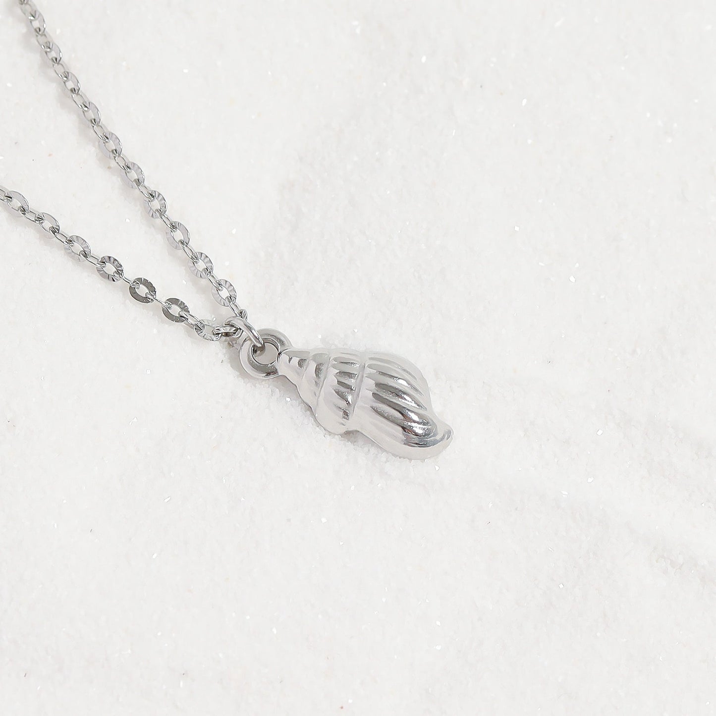 18K Gold PVD Stainless Steel Seashell Charm / PDL0190