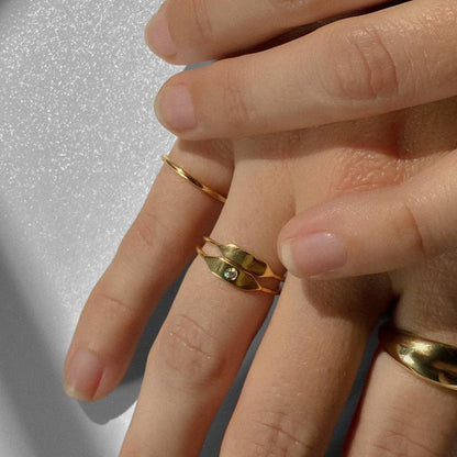 Stapelbarer Siegelring mit Stein - Gioielli d'Oro